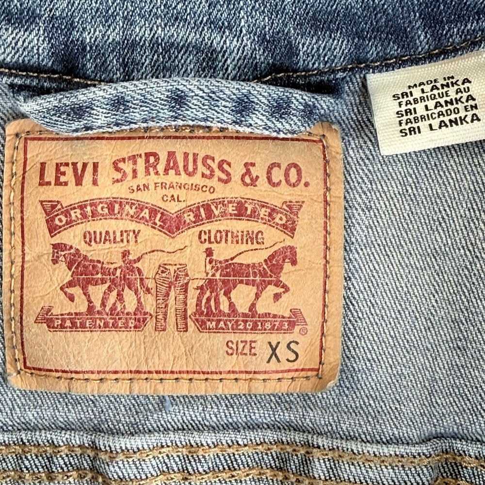 Levi's Women's Original Trucker Jacket‎ - Light Wash Denim - Size XS - Picture 4 of 7